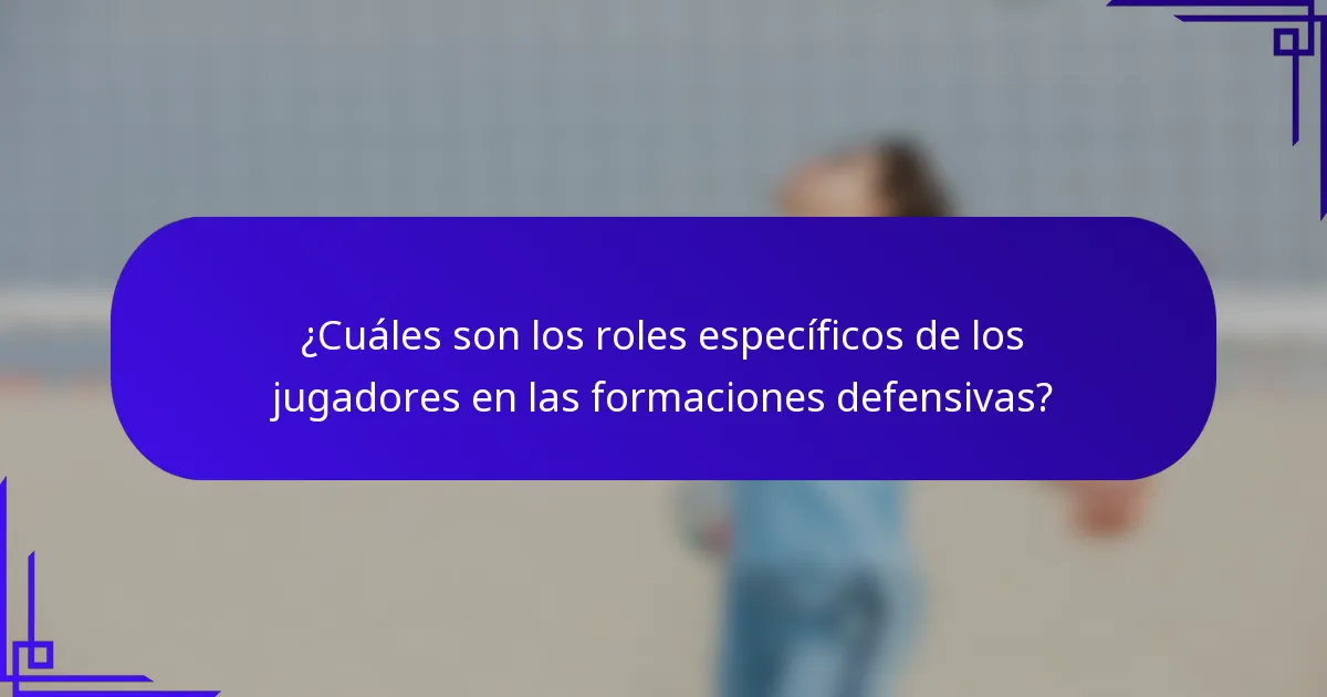 ¿Cuáles son los roles específicos de los jugadores en las formaciones defensivas?